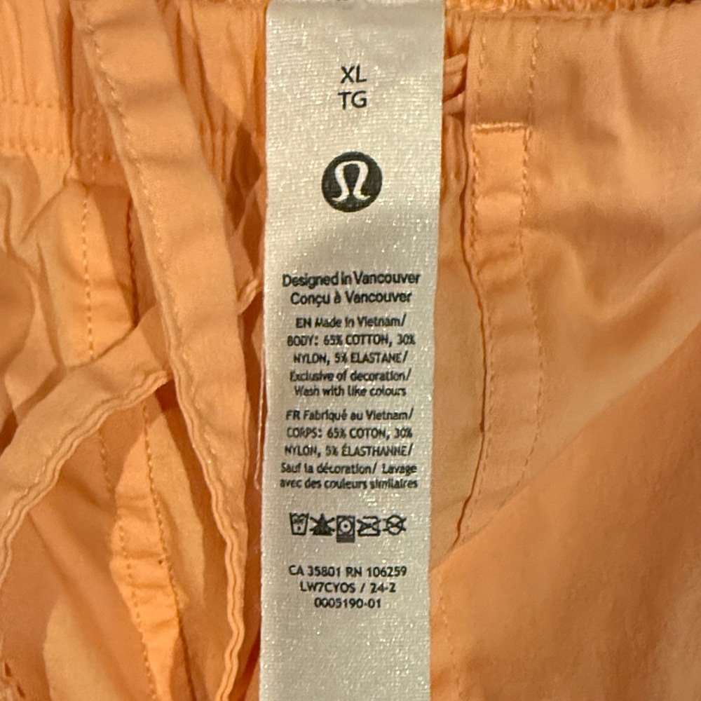 Lululemon Athletica Coral Women's Cargo Shorts - Picture 2 of 4